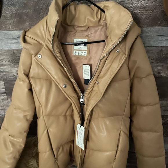 Brand new Abercrombie &Fitch Ultra Vegan Leather puffer midi , SOLD OUT - Picture 4 of 8